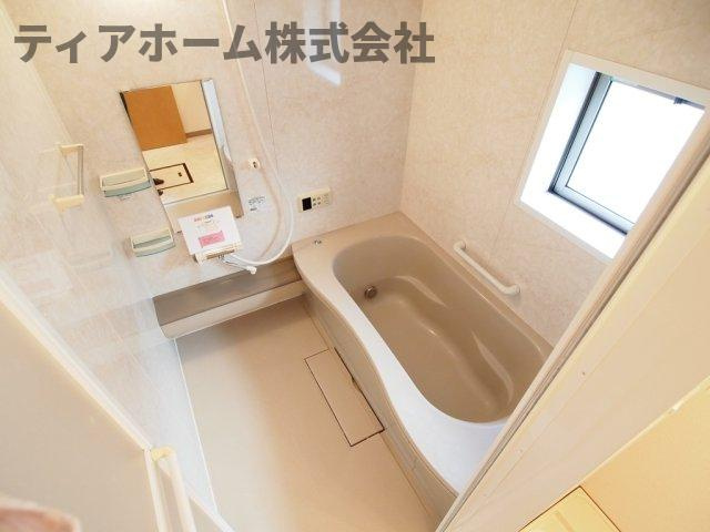 フローレンスⅡの浴室|日々の疲れを癒すお風呂付です