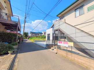 【前面道路含む現地写真】