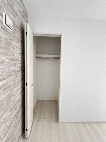 高浜市屋敷町2期　全４棟　１号棟の収納|１階洋室クローゼット