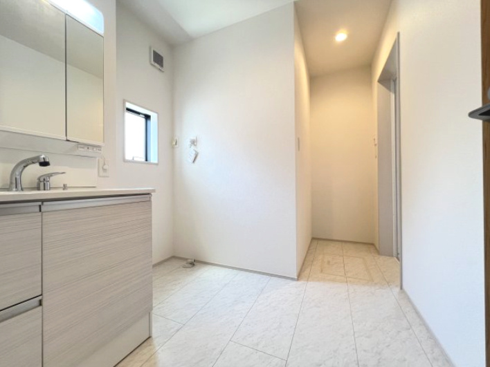 高浜市屋敷町2期　全４棟　１号棟の洗面所