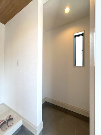 高浜市屋敷町2期　全４棟　１号棟の収納|シューズクローク