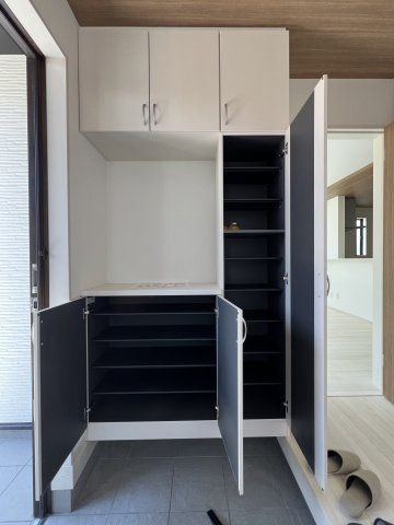 高浜市屋敷町2期　全４棟　１号棟の収納|シューズボックス