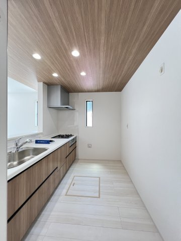 高浜市屋敷町2期　全４棟　１号棟のキッチン