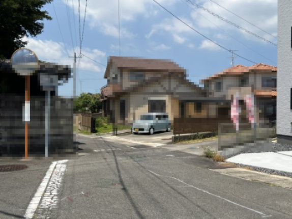 高浜市屋敷町2期　全4棟　4号棟　の前面道路含む現地写真