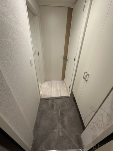 セレニテ新大阪エクラの玄関