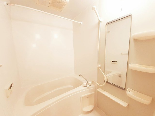 ブライトＭＡＣＨＩＹＡＳＩＫＩの浴室