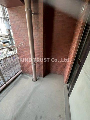 ドムス東梅田のバルコニー|開放的で明るい空間を演出してくれるバルコニーです