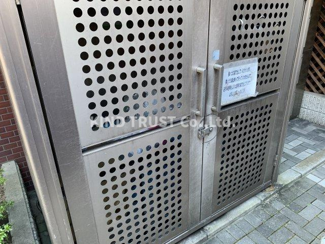 ドムス東梅田のバルコニー|暖かな日差しのふりそそぐバルコニー