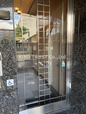 ドムス東梅田のエントランス|落ち着いたエントランスです