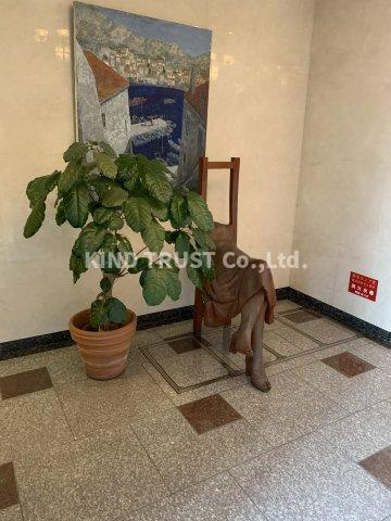 ドムス東梅田のロビー|ゆとりのあるロビーです