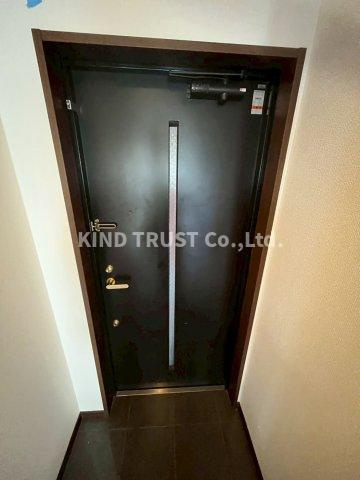 ドムス東梅田の玄関|収納もある玄関です