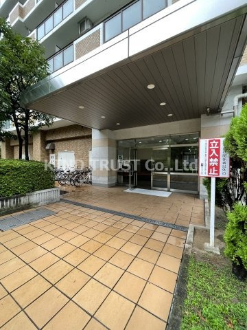 さざなみプラザ第6 32号棟のエントランス|建物の内部です