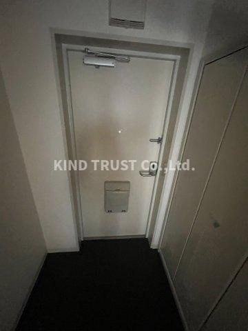 さざなみプラザ第6 32号棟の玄関|明るい玄関です