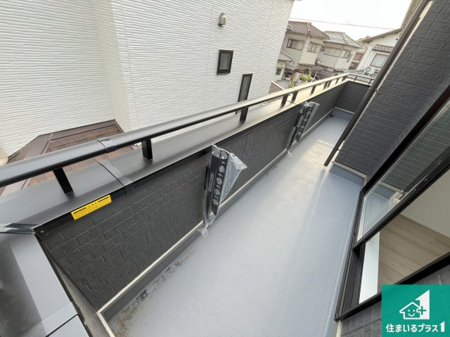 加古川市野口町古大内　新築一戸建てのバルコニー|ワイドバルコニーは洗濯物を干すスペースが広いのでご家族が多くても安心！