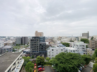 【展望】 | 眼前に広がる空の雄大さと、このお部屋の自慢の一つである「眺望」をご覧ください。毎日、この景色を独り占めできる新生活に夢が広がります。～即日のご見学可能～　お問合せはお気軽にどうぞ。