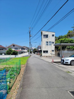 【前面道路含む現地写真】