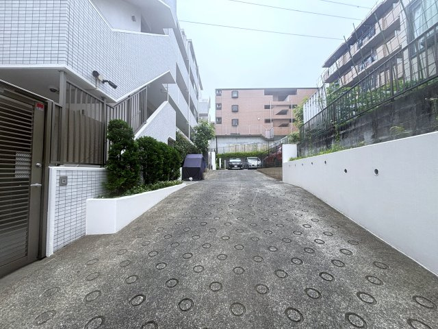 レジデンシア鷺沼の駐車場