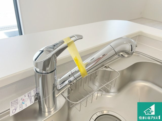 加古川市東神吉町神吉　第9期　新築一戸建ての設備|浄水器を内蔵！炊飯時、お茶を作る時に安心してお水を使えます！お湯と冷水、浄水と原水、シャワーの切替えもワンタッチです！