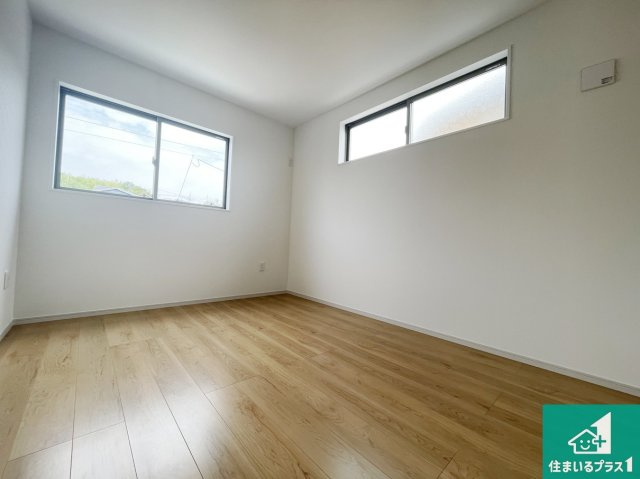 京都市西京区大原野上里紅葉町　第1期　新築一戸建ての洋室|シンプルな洋室は、自分好みのインテリアが楽しめます♪ご家族とインテリアや家具を選びに行くのは新築購入時の醍醐味の一つです。ぜひお楽しみください♪