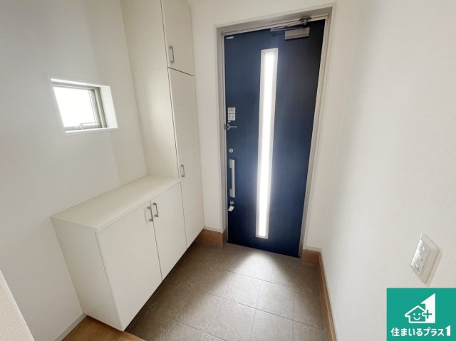 京都市西京区大原野上里紅葉町　第1期　新築一戸建ての玄関|シューズボックスにはたくさんの靴が収納できるので玄関周りはいつもスッキリ！ご家族が増えても安心！