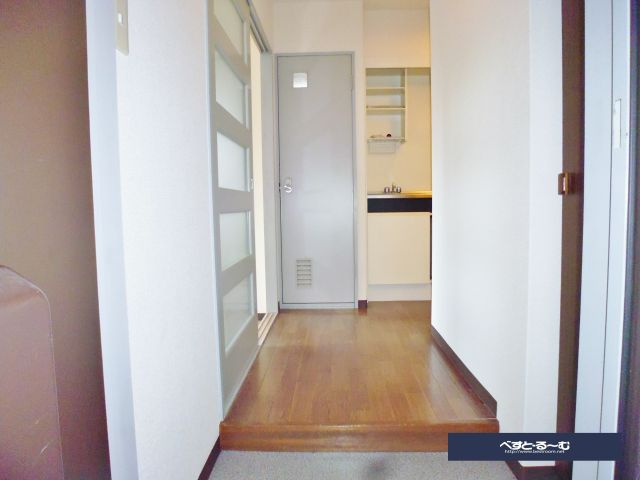 ヴェルビュ桜町の玄関