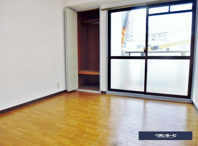 ヴェルビュ桜町の洋室