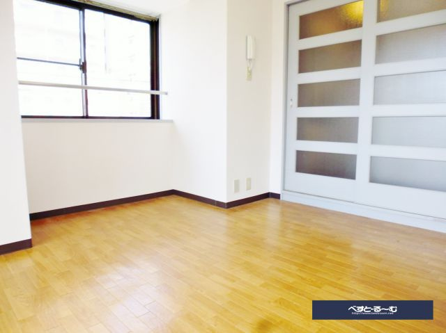 ヴェルビュ桜町の居間・リビング