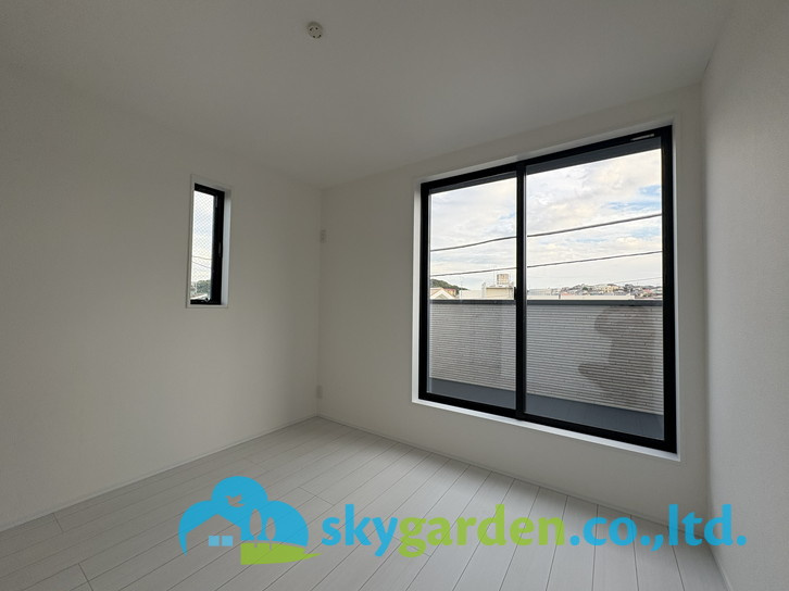 鎌倉市腰越4丁目4期　新築戸建　全3棟2号棟の洋室