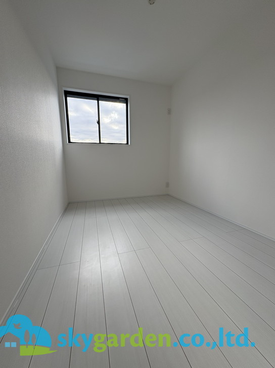 鎌倉市腰越4丁目4期　新築戸建　全3棟2号棟の洋室