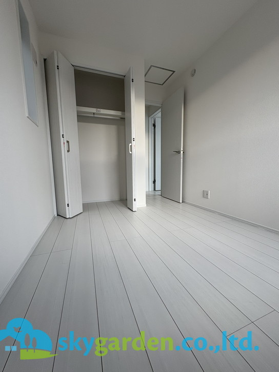 鎌倉市腰越4丁目4期　新築戸建　全3棟2号棟の洋室