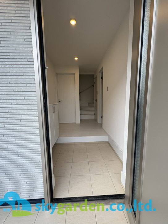 鎌倉市腰越4丁目4期　新築戸建　全3棟2号棟の玄関