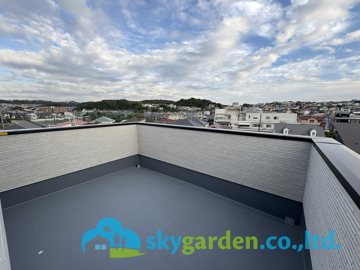 鎌倉市腰越4丁目4期　新築戸建　全3棟2号棟のバルコニー