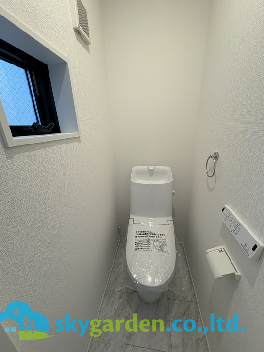 鎌倉市腰越4丁目4期　新築戸建　全3棟2号棟のトイレ