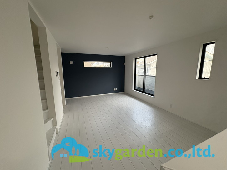 鎌倉市腰越4丁目4期　新築戸建　全3棟2号棟の居間・リビング