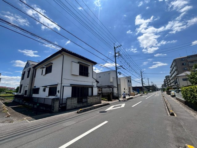 草加市中根2丁目土地の前面道路含む現地写真