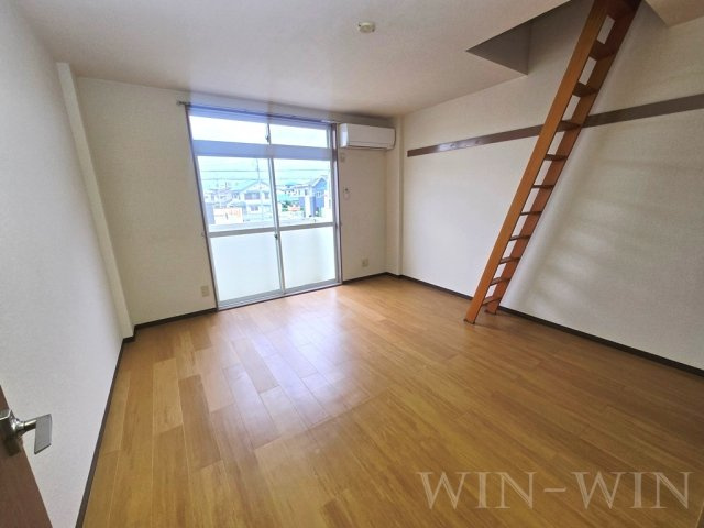 ウィングコート ベイロード 2の居間・リビング