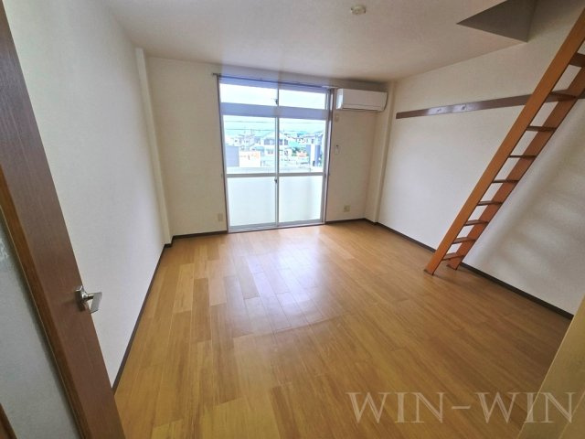 ウィングコート ベイロード 2の居間・リビング