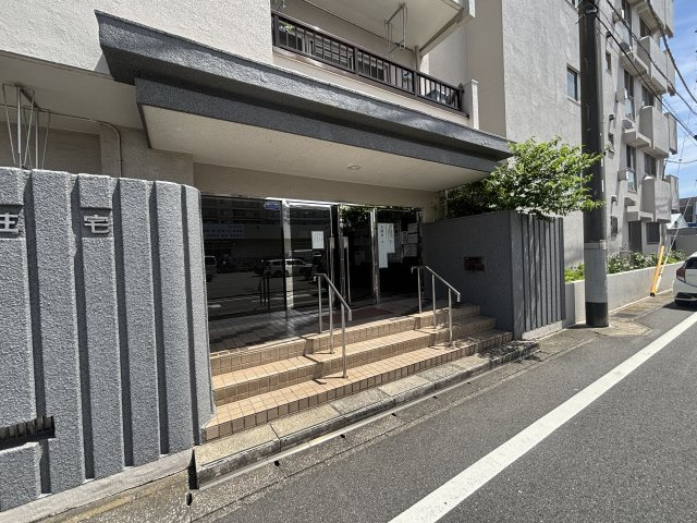 西船橋住宅のエントランス