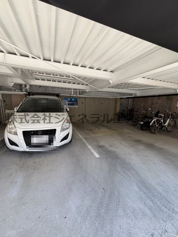 サングレード高槻の駐車場
