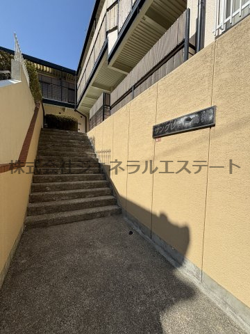 サングレード高槻のエントランス