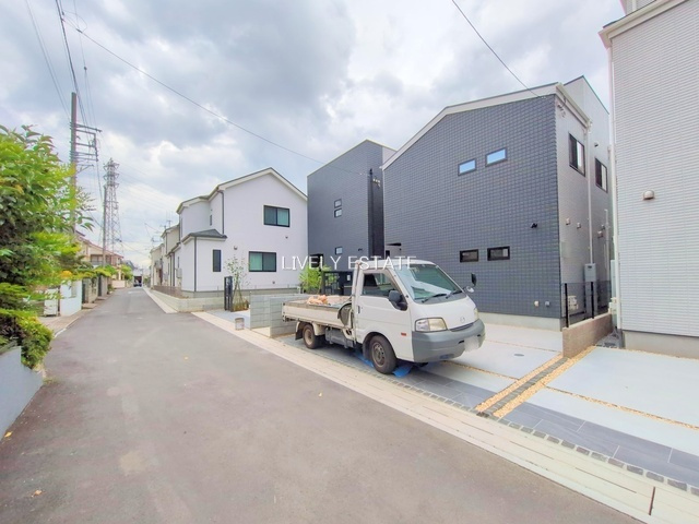 草加市新里町 新築分譲住宅 全6棟の前面道路含む現地写真