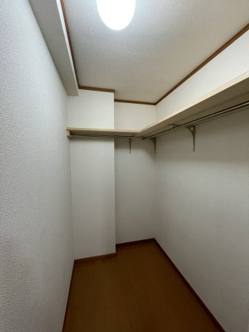 ファミールさかえの収納|ウォークインクローゼット