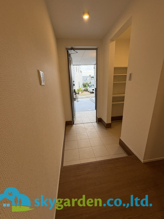 鎌倉市腰越4丁目4期　新築戸建　全3棟3号棟の玄関