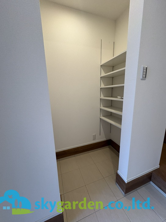 鎌倉市腰越4丁目4期　新築戸建　全3棟3号棟のその他|大容量のシューズクローク