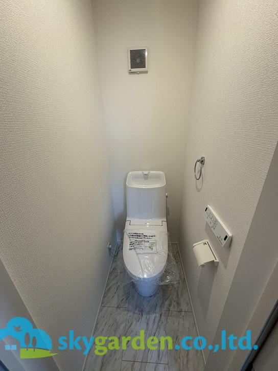 鎌倉市腰越4丁目4期　新築戸建　全3棟3号棟のトイレ