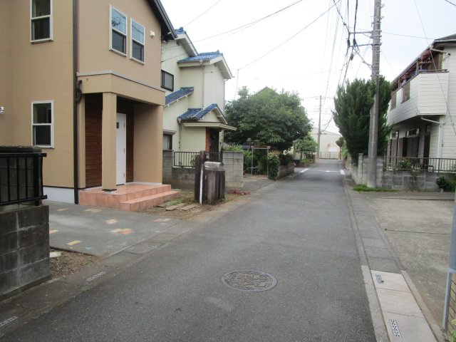 【前面道路含む現地写真】 | 桶川市坂田東　中古戸建