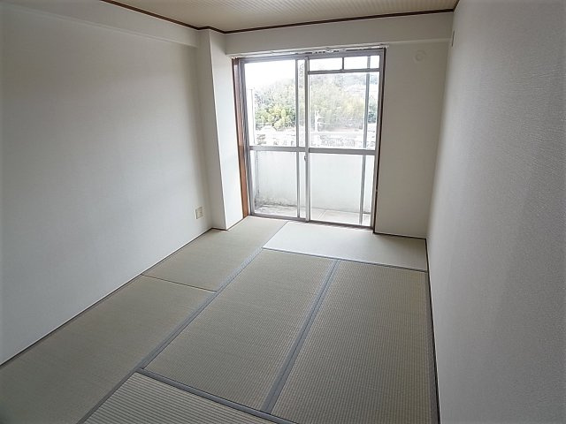 グランディアミアモーレ鈴蘭台の設備|和室も明るくて綺麗です