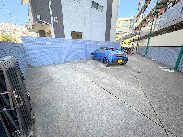 土井グランドマンションの駐車場