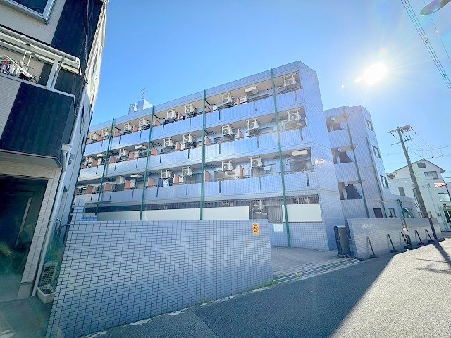 土井グランドマンションの外観