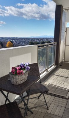 ウィルローズ鴻巣。『鴻巣駅』東口8分の11階のお部屋のバルコニー|見晴らしの良いバルコニーで、景色を眺めながらゆっくりティータイムを楽しめます。